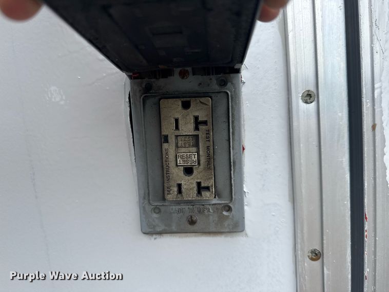 image for item EG5924 2006 Featherlite 4941 enclosed cargo trailer