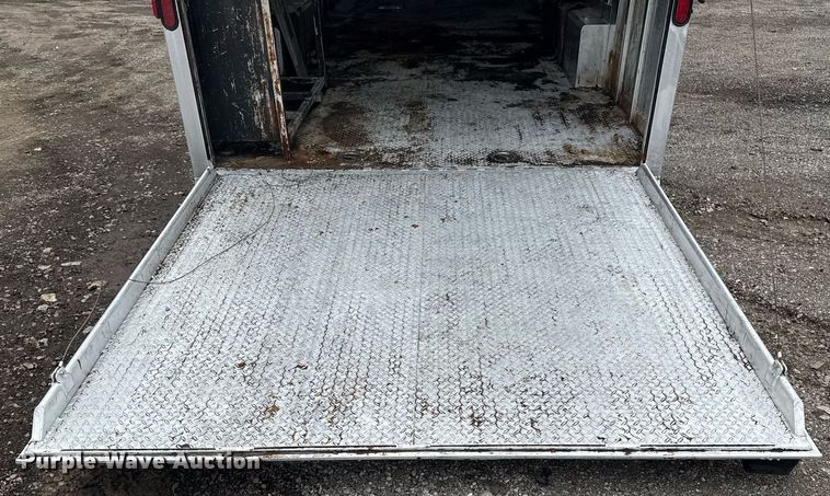 image for item EG5924 2006 Featherlite 4941 enclosed cargo trailer