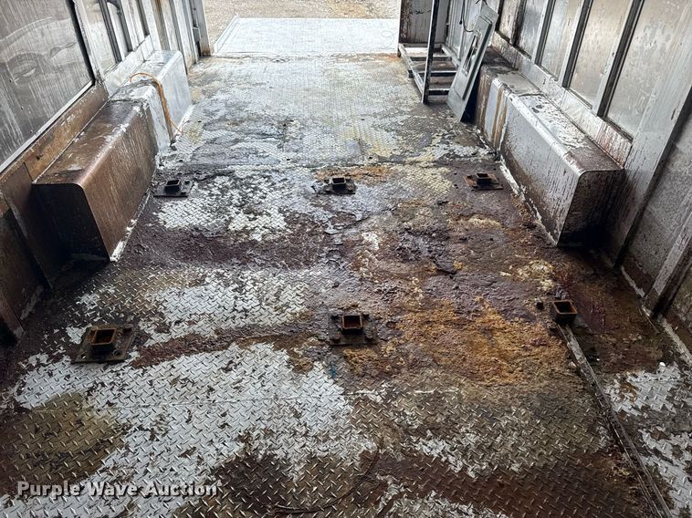 image for item EG5924 2006 Featherlite 4941 enclosed cargo trailer