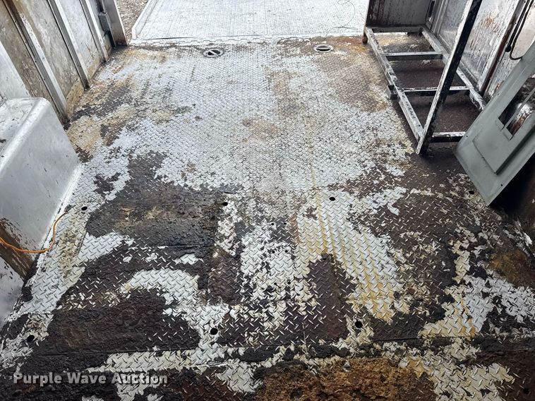 image for item EG5924 2006 Featherlite 4941 enclosed cargo trailer