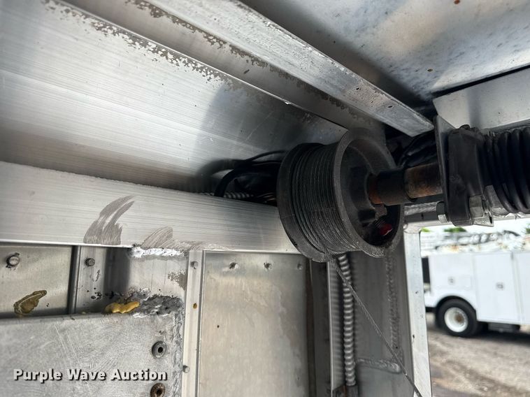 image for item EG5924 2006 Featherlite 4941 enclosed cargo trailer