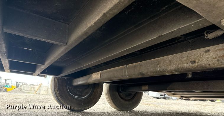 image for item EG5924 2006 Featherlite 4941 enclosed cargo trailer