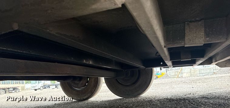 image for item EG5924 2006 Featherlite 4941 enclosed cargo trailer