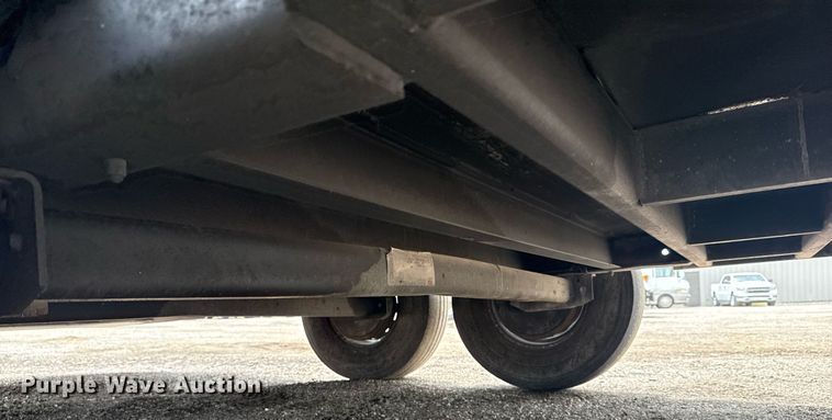 image for item EG5924 2006 Featherlite 4941 enclosed cargo trailer