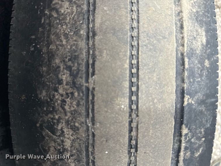 image for item EG5924 2006 Featherlite 4941 enclosed cargo trailer