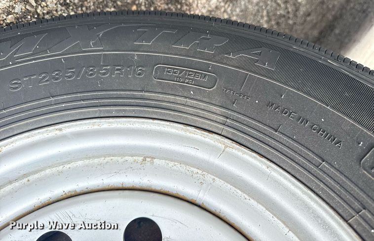 image for item EG5924 2006 Featherlite 4941 enclosed cargo trailer