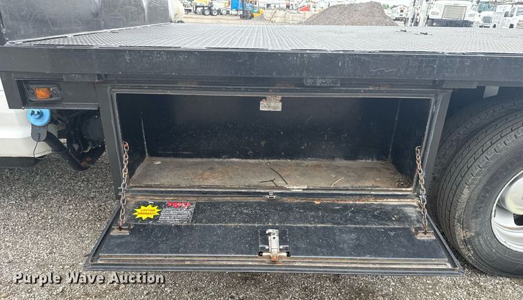 image for item EG5927 2011 Dodge Ram 3500 flatbed pickup truck