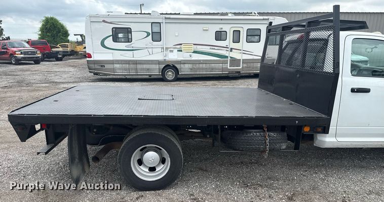 image for item EG5927 2011 Dodge Ram 3500 flatbed pickup truck