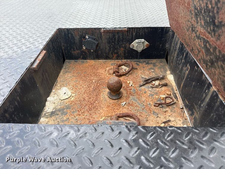 image for item EG5927 2011 Dodge Ram 3500 flatbed pickup truck