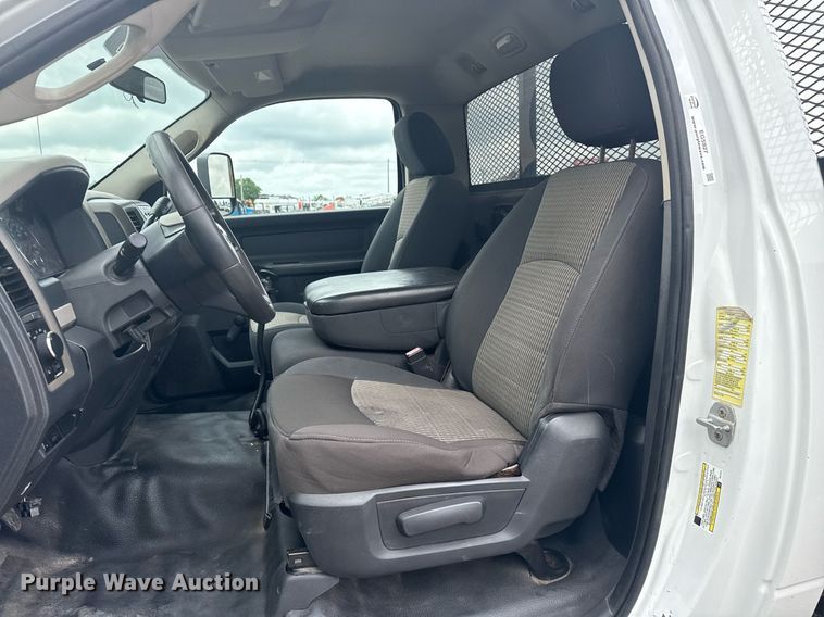 image for item EG5927 2011 Dodge Ram 3500 flatbed pickup truck