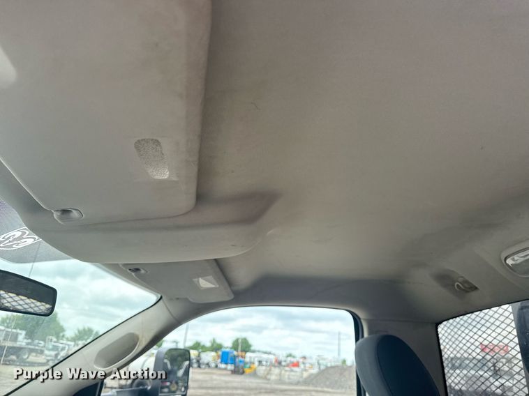 image for item EG5927 2011 Dodge Ram 3500 flatbed pickup truck