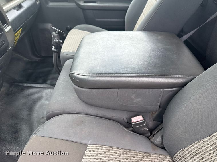 image for item EG5927 2011 Dodge Ram 3500 flatbed pickup truck