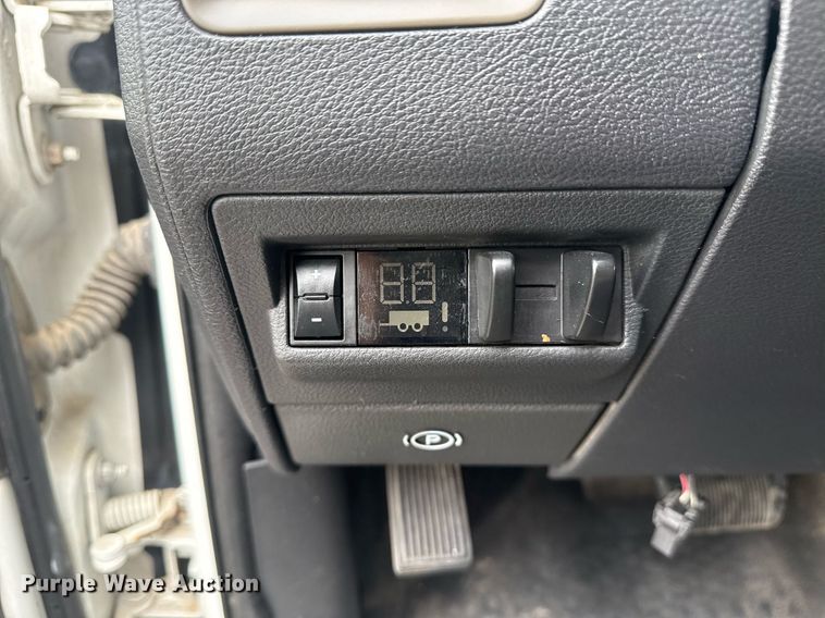 image for item EG5927 2011 Dodge Ram 3500 flatbed pickup truck