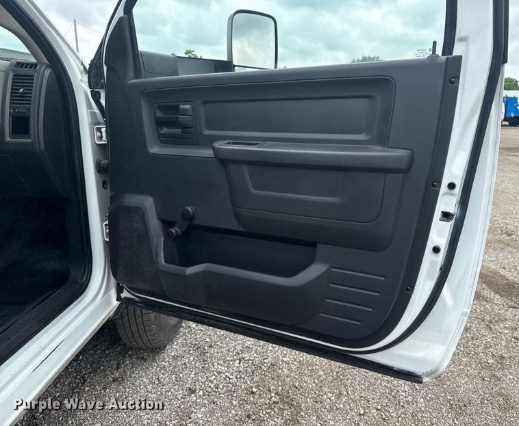 image for item EG5927 2011 Dodge Ram 3500 flatbed pickup truck