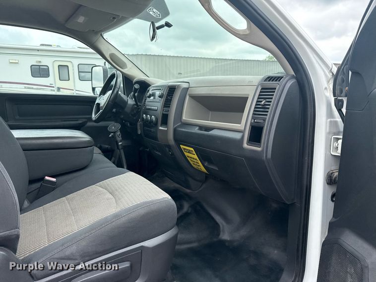 image for item EG5927 2011 Dodge Ram 3500 flatbed pickup truck