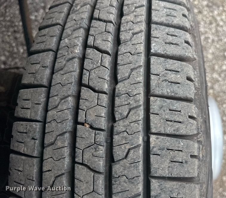 image for item EG5927 2011 Dodge Ram 3500 flatbed pickup truck