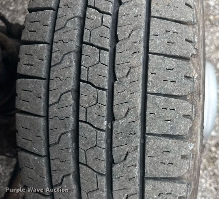 image for item EG5927 2011 Dodge Ram 3500 flatbed pickup truck