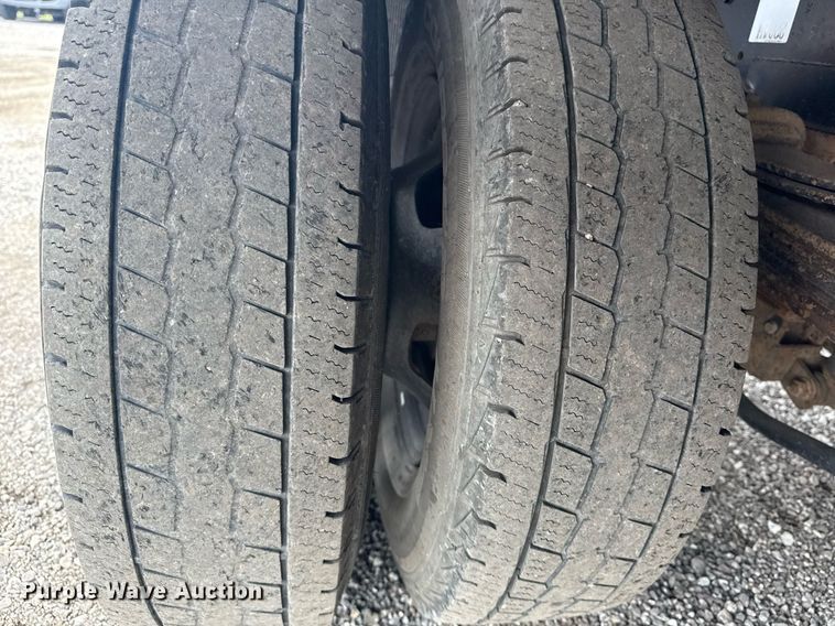 image for item EG5927 2011 Dodge Ram 3500 flatbed pickup truck