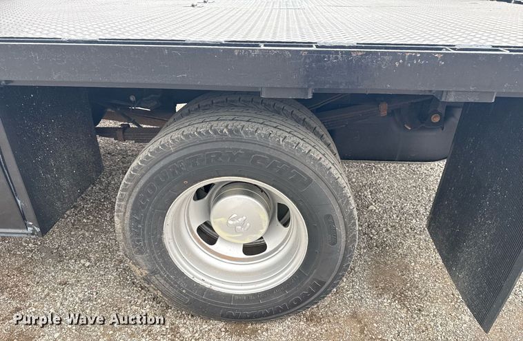 image for item EG5927 2011 Dodge Ram 3500 flatbed pickup truck