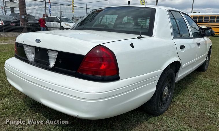 image for item EG8090 2005 Ford Crown Victoria 