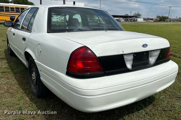 image for item EG8090 2005 Ford Crown Victoria 