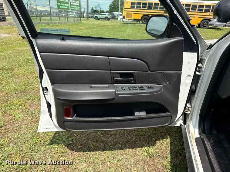 image for item EG8090 2005 Ford Crown Victoria 