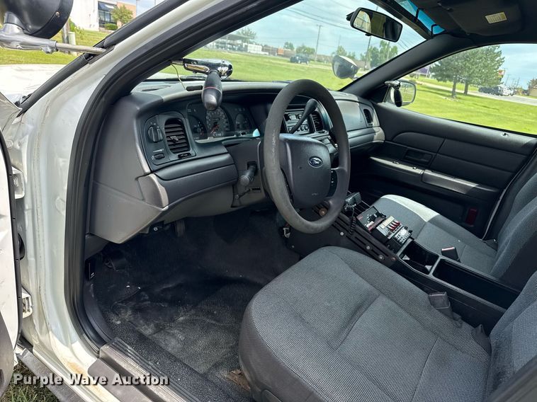 image for item EG8090 2005 Ford Crown Victoria 