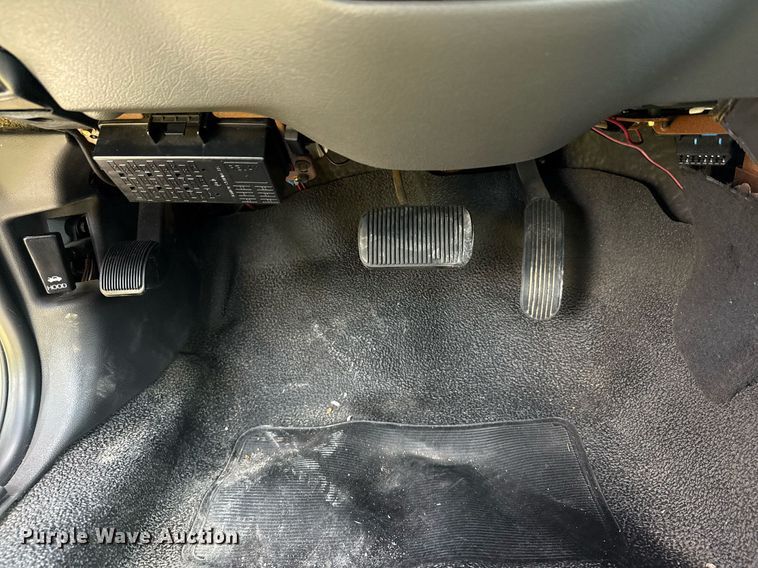 image for item EG8090 2005 Ford Crown Victoria 