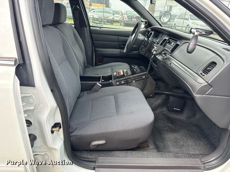 image for item EG8090 2005 Ford Crown Victoria 