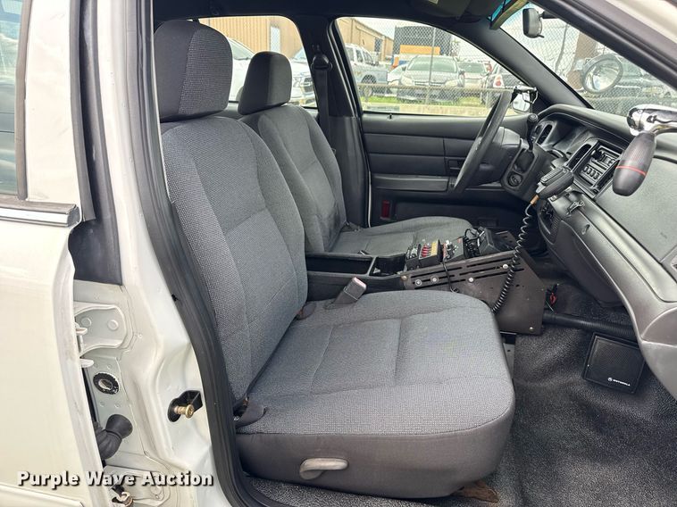 image for item EG8090 2005 Ford Crown Victoria 