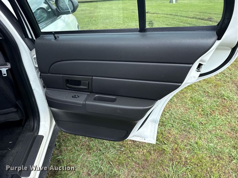 image for item EG8090 2005 Ford Crown Victoria 