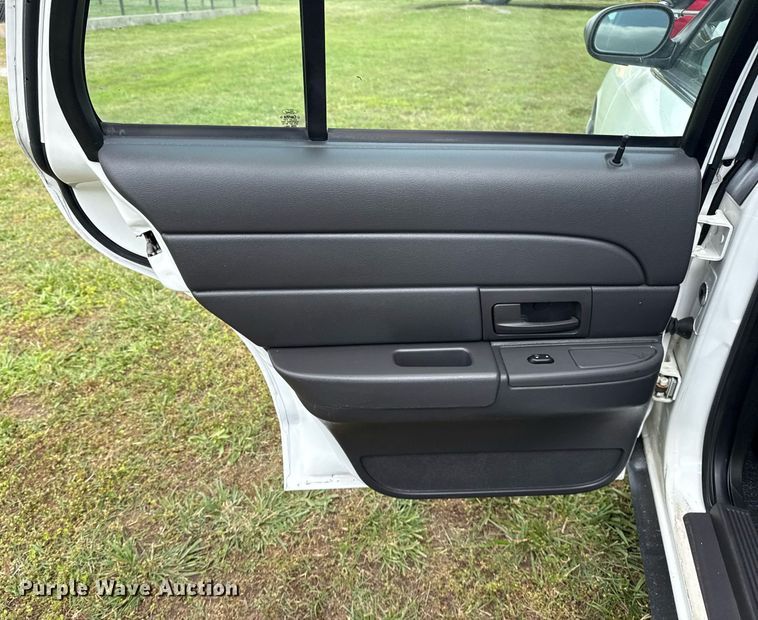 image for item EG8090 2005 Ford Crown Victoria 