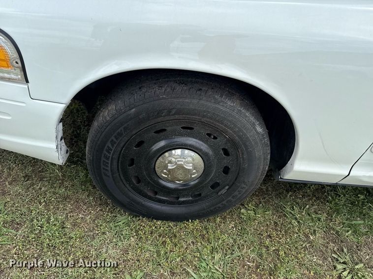 image for item EG8090 2005 Ford Crown Victoria 
