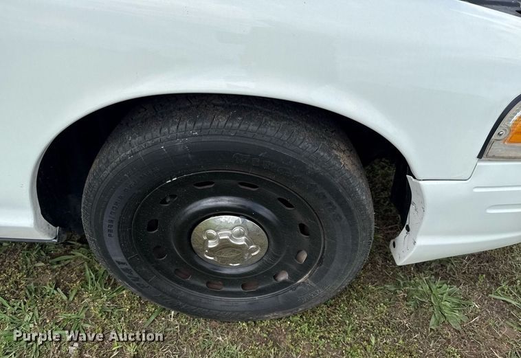 image for item EG8090 2005 Ford Crown Victoria 