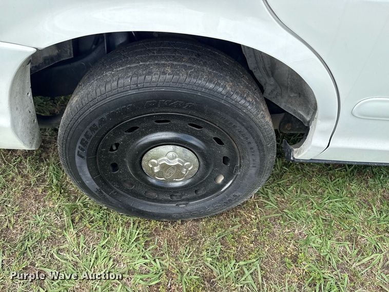 image for item EG8090 2005 Ford Crown Victoria 