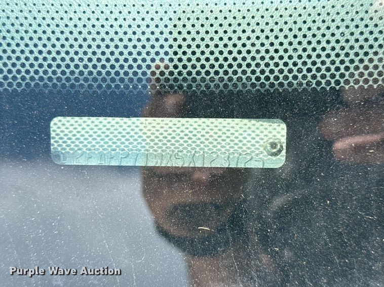 image for item EG8090 2005 Ford Crown Victoria 