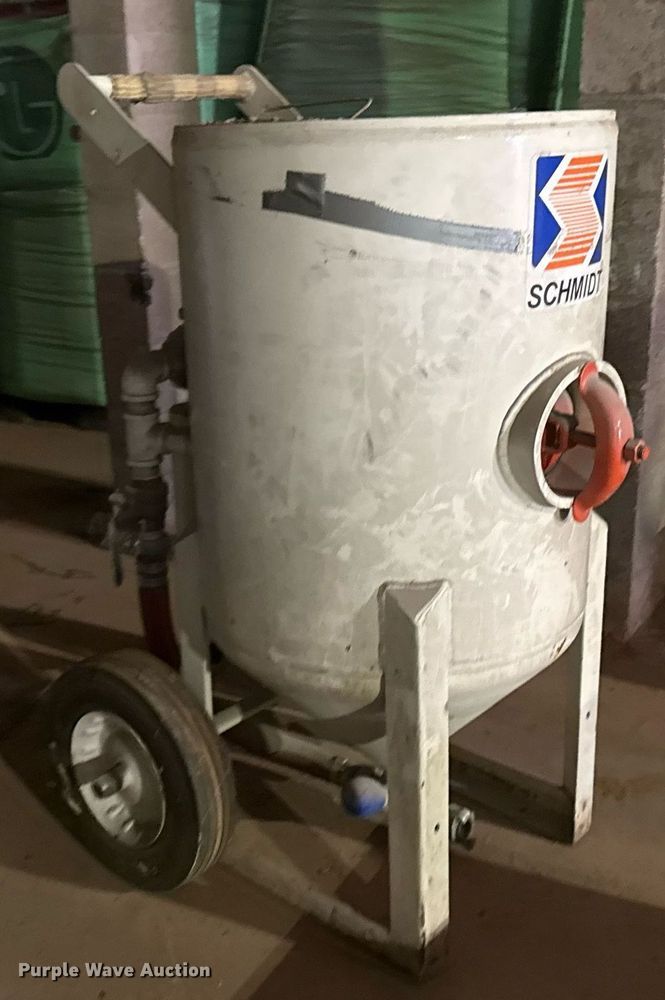 image for item EG8104 Schmidt sand blasting pot