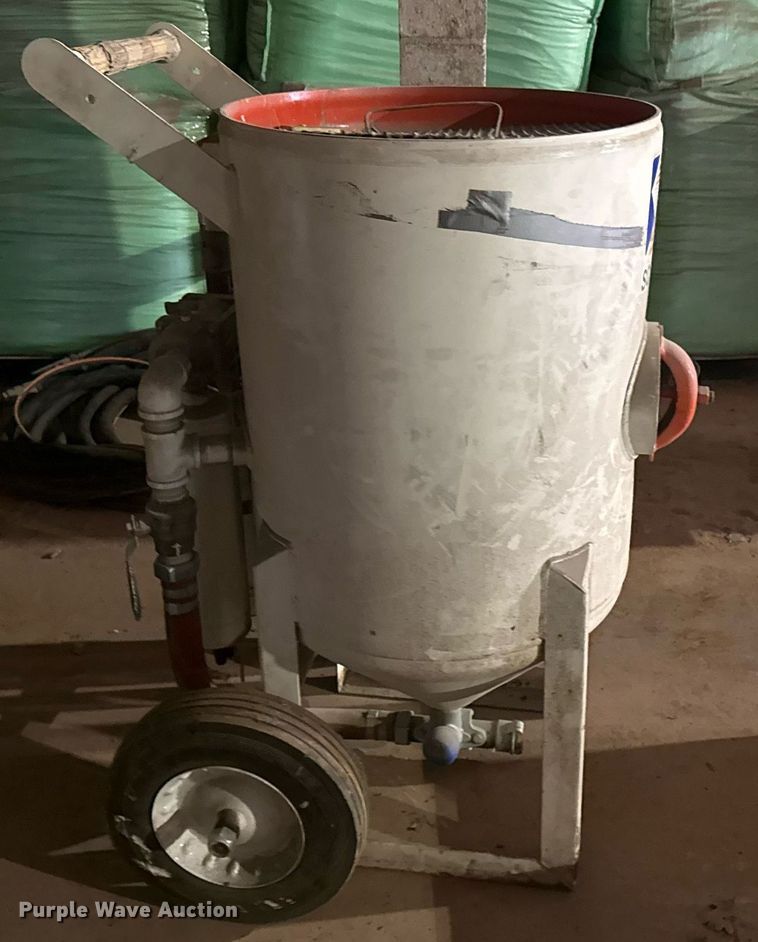 image for item EG8104 Schmidt sand blasting pot