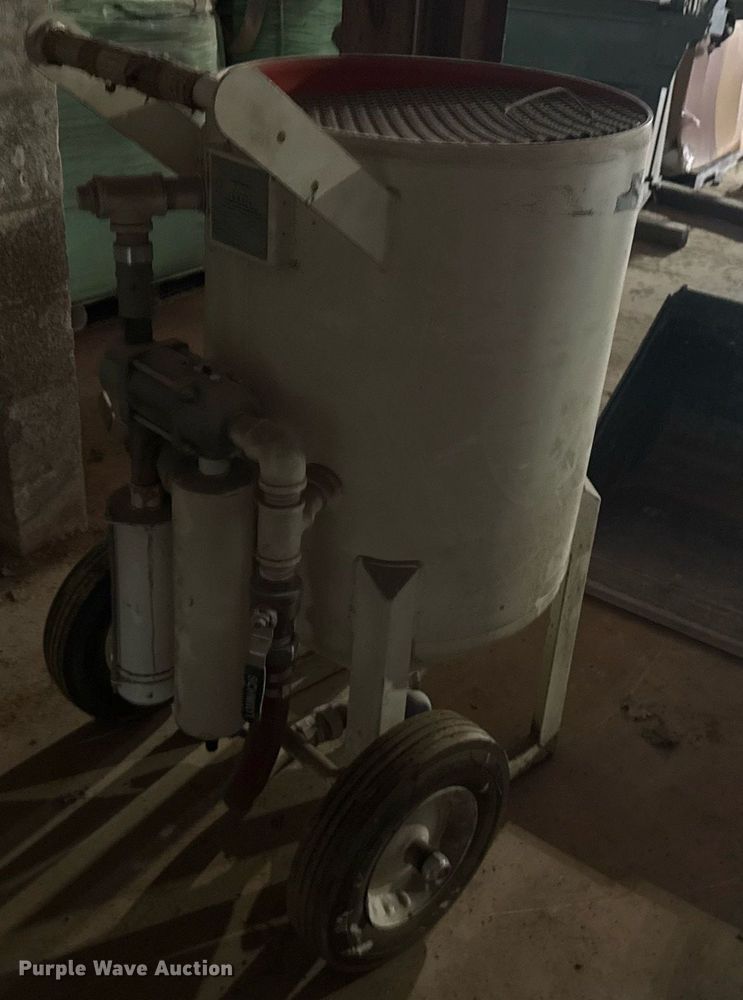 image for item EG8104 Schmidt sand blasting pot