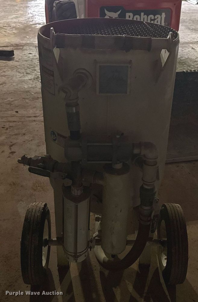 image for item EG8104 Schmidt sand blasting pot