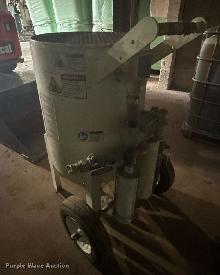 image for item EG8104 Schmidt sand blasting pot