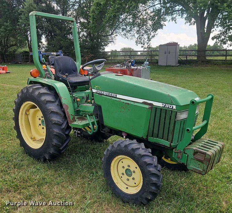 image for item EJ0158 John Deere 790 MFWD tractor
