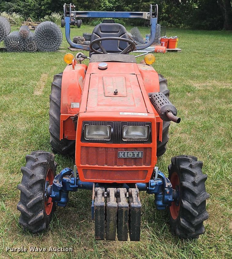 image for item EJ0159 Kioti LB1914 MFWD tractor