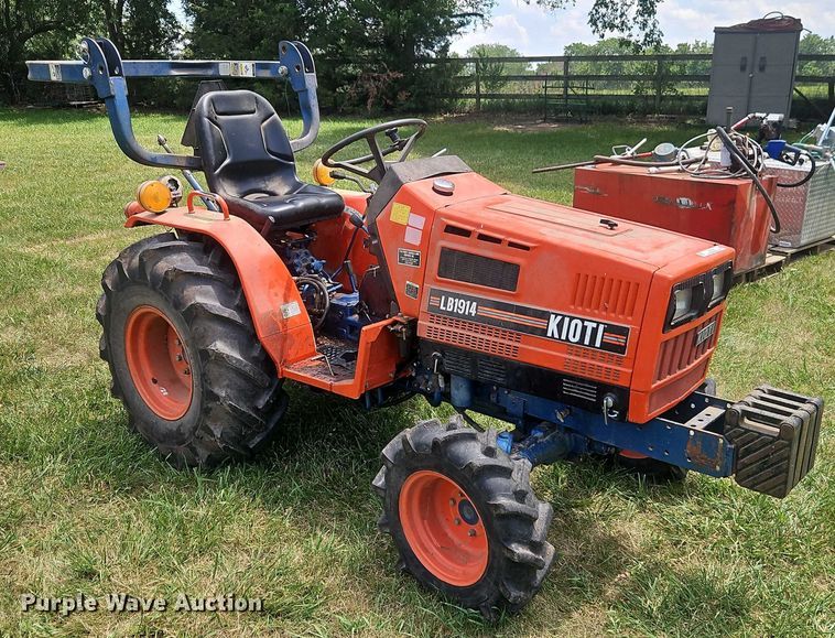 image for item EJ0159 Kioti LB1914 MFWD tractor