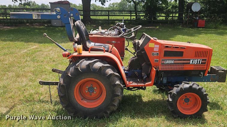 image for item EJ0159 Kioti LB1914 MFWD tractor