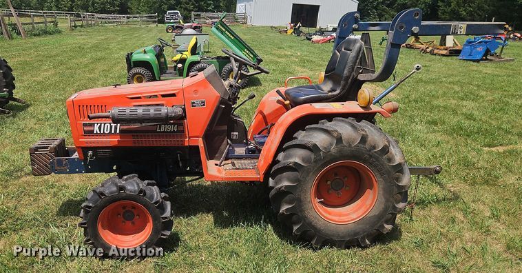 image for item EJ0159 Kioti LB1914 MFWD tractor