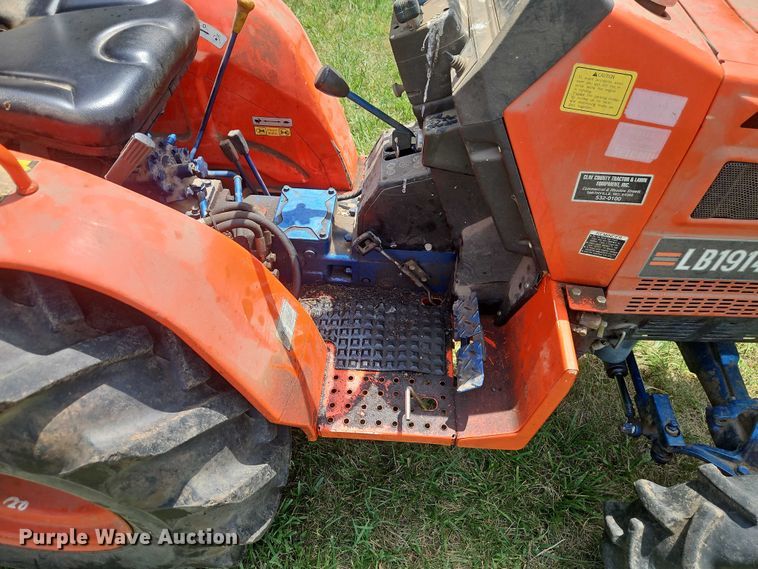 image for item EJ0159 Kioti LB1914 MFWD tractor