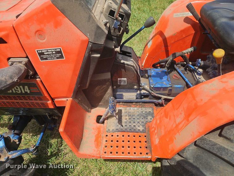 image for item EJ0159 Kioti LB1914 MFWD tractor