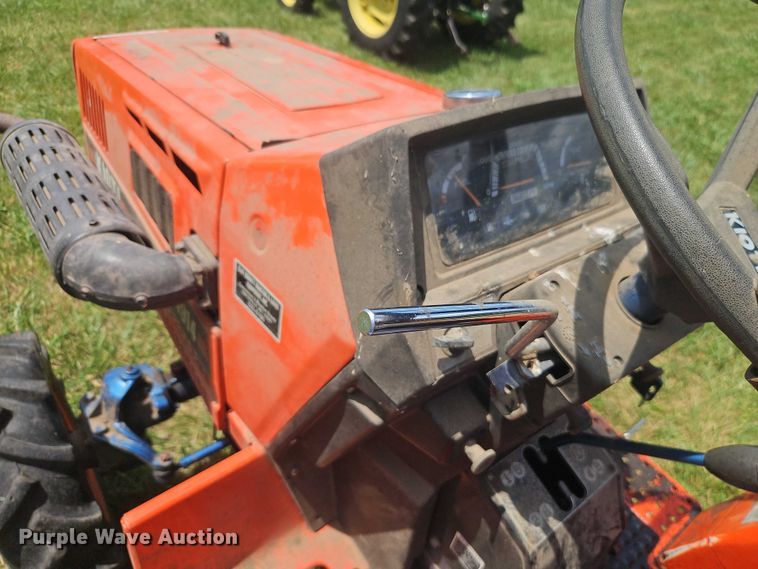 image for item EJ0159 Kioti LB1914 MFWD tractor