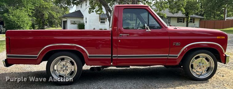 image for item EJ4491 1986 Ford F150 XLT pickup truck